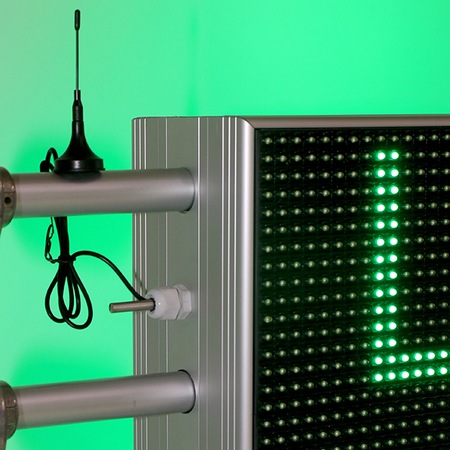 m-s.ro image : Cruce Farmacie Ecran LED